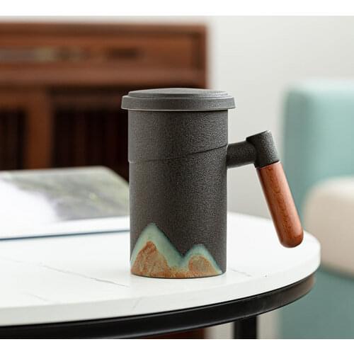 Japanese Style Ceramic Cute Strawberry Coffee Mug with Lid and Spoon Creative Porcelain Breakfast Milk Oatmeal Cup Drinkware