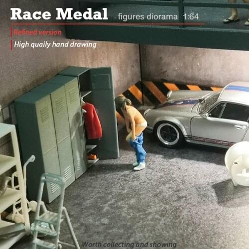 Race Medal 1:64 locker the garage Change clothes Little fresh and lovely girl