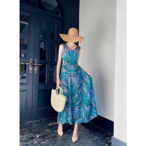 HOT SELLING Miyake fold fashion v-neck parint dress the sleeveless A-Line dress IN STOCK