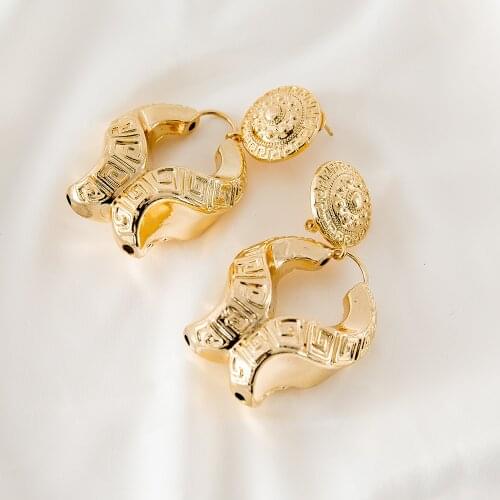 Hands Shaped Golden Color High Quality Copper Earrings For Women New Popular Design Wedding Party Attendance