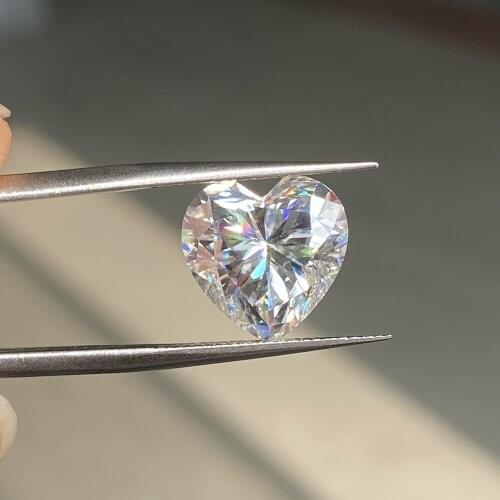 Shiny Heart Cut 8mm White D VVS1 Synathetic Moissanite Diamond Gemstones for Wedding Ring