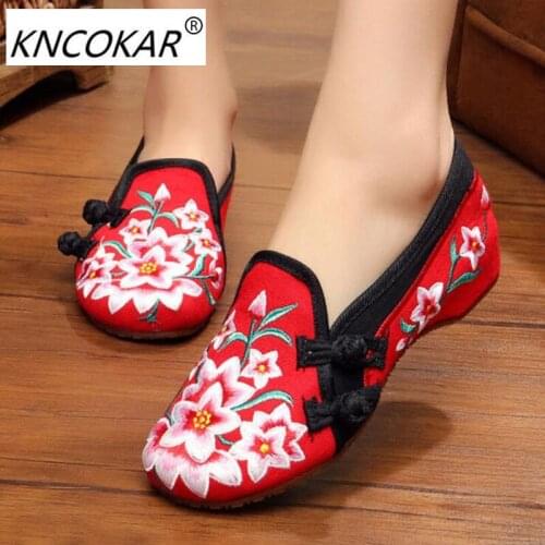2018 new fashion National style embroidered sequined flowers embroidered slippers canvas shoes exotic wind Female cool slippers