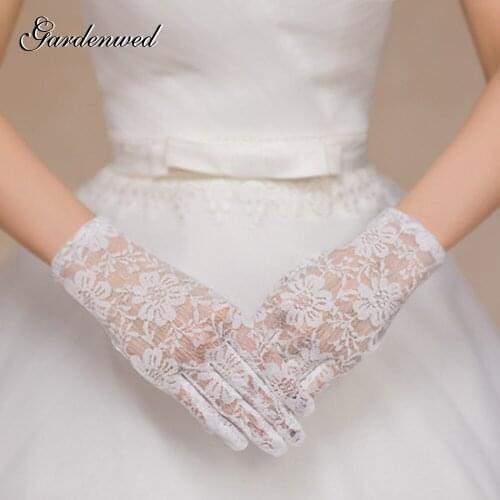 Gardenwed Short Lace Appliques Bridal Gloves 2020 Full Fingers White Wedding Dress Accessories