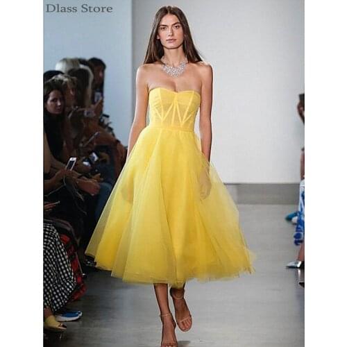 Yellow Short Homecoming Dress Tulle Simple A-line Illusion Strapless 2020 New Tea-length Sweetheart Neck vestidos de graduación