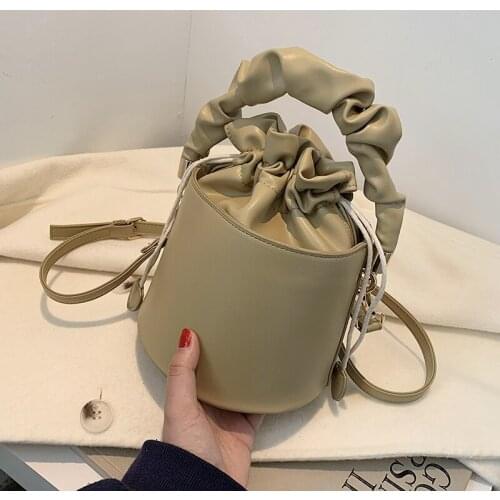 Design All-match Ins Female Bag 2021 New Fashion Messenger Bag High-end Handbag Bucket Bag Dual-use Bag Width: 17cm
