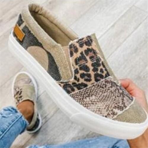 New ladies single shoes fashion color matching light and comfortable shallow mouth wild large size casual couple shoes women