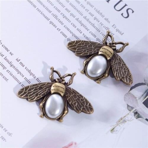 1Pcs New retro bee brooch female jewelry fashion bumblebee collar pin badge clothing accessories shawl silk scarf buckle pin