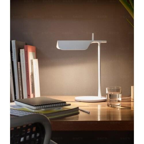 Postmodern Nordic minimalist designer model room living room bedroom study villa exhibition hall clothing store table lamp