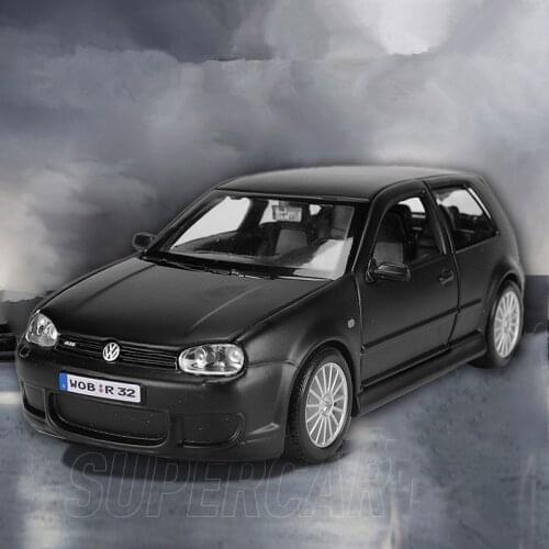 Classic 1:24 1979 R32 alloy car model,high-quality collectible ornaments,free shipping on hot sale
