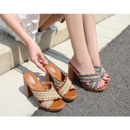 2020 Fashion Square Toe Weave High Heels Shoes Women Slippers Leather Luxury Designer Ladies Street Beach Sandals Slides Shoes