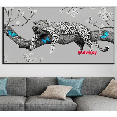 Leopard Lying on the Tree diamond painting full Square Round Drill Black And White Animal Cross Stitch Mosaic Animal Handmade 5D