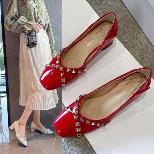 Plus Size 35-43 Women Pumps Rivets Dress Shoes Patent Leather Office Shoes Female Medium Heels Boat shoes zapatos mujer 8195N