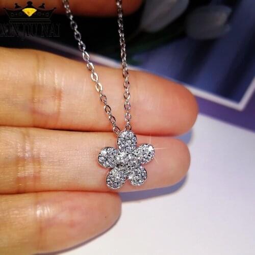 Niche design net red female pendant sweet gift wild small daisy original necklace small red book with the same paragraph