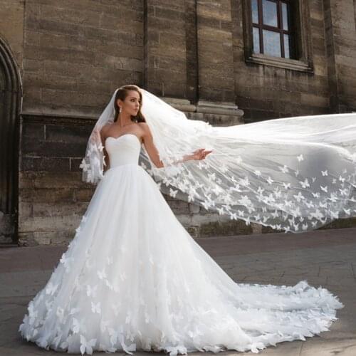 Sweetheart Nekcline Butterfly Hand Made Flowers Open Back Wedding Dress with Jacket Ball Gown Bridal Dress Not Include Veil