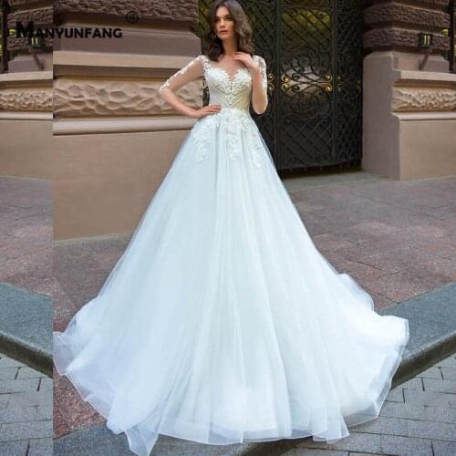 2021 Hot Sale Sweetheart Neck Embroidery Appliques Tulle Bridal Ball Gown Elegant Three Quarter Sleeve Button Wedding Dress