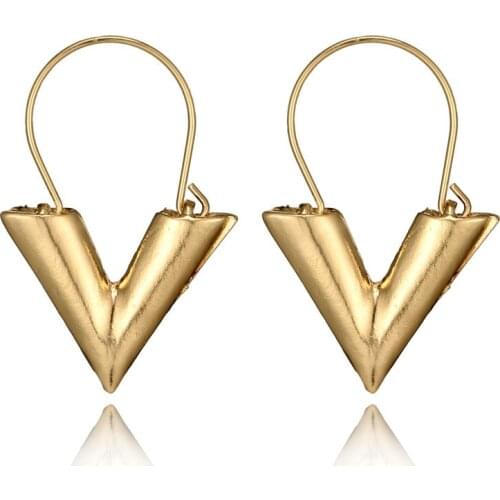 2019 Hot Sale New Fashion Trend Earrings Brincos Oorbellen Simple Metal Wind Letter V Shape Stud Earrings For Women Gift