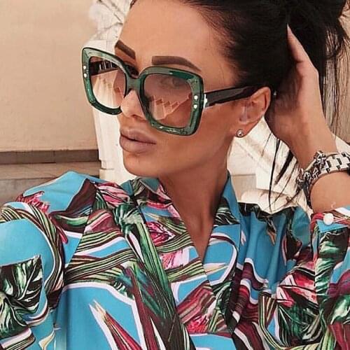 Rivet Square Black Sunglasses Women Luxury Brand Clear Gray Frame Sun Glasses Men Oversize Female Vintage Gradient Shades Oculos