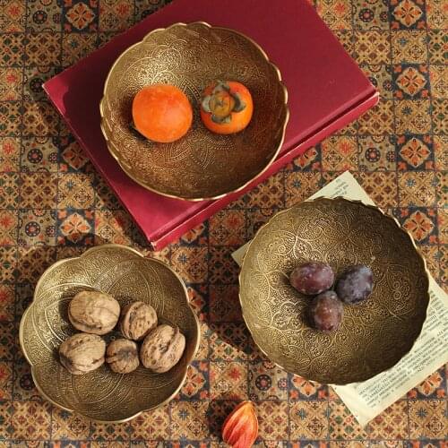 Round Brass Fruit Tray Retro Carved Home Tray Storage Candy Snacks Plate Home Office Vintage Decor Copper Trays Luxury Carved