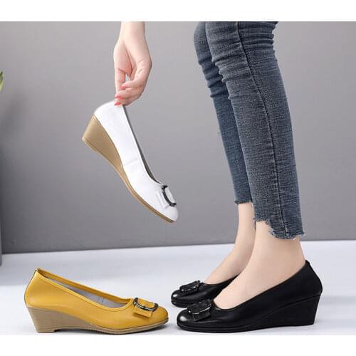 2021 Genuine Leather Peas Shoes Womens Single Shoes Flat Womens Shallow Mother Hollow Sandals Wedges Pregnant Work Leisure