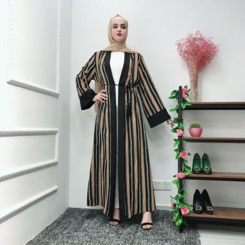 2019 New Arrival Fashion Muslim Dress Women Elegant Turkish Dubai Open Abaya With Belt Individual Chain Striped Lace Robes
