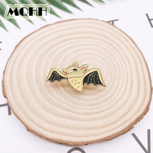 Creative Cute Animal Bird Crow Bat Flying Enamel Brooch Alloy Badge Clothes Bag Pin Punk Jewelry Gift For Friends