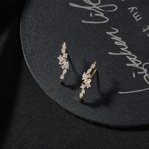 2021 New Contracted Fresh Irregular Fine Elegant Lovely Stud Earrings Fashion Senior Shining Crystal Women Earrings Jewelry