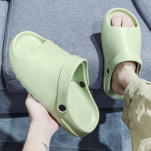Mens Beach Slippers Summer Designer Anime Shoes Boy Flip-flops Luxury Rubber Slides Brand Loafers Flat Sandal Male For Walking