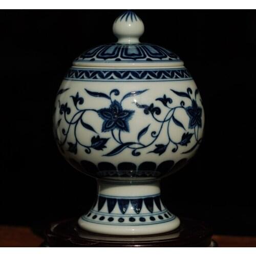 Hand-painted Blue and White Wrapped Branches Pattern Ceramic Tea Caddy Handmade Tea Container Ornament