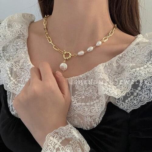 1Pcs Irregular retro baroque pearl pendant metal splicing Necklace female Gothic Butterfly Pendant Beaded Necklace