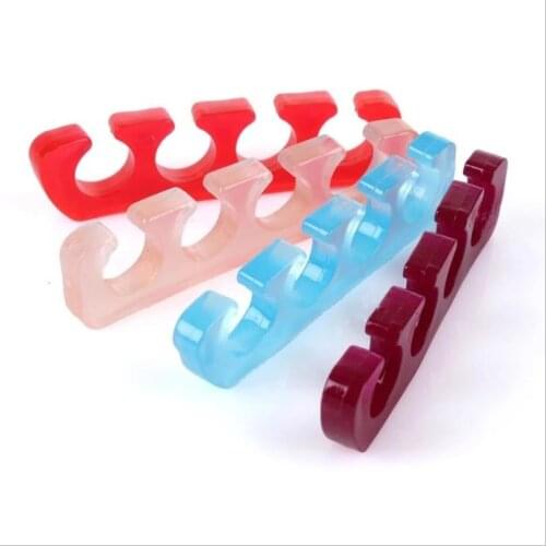 1PCS at random Silicone Toe Finger Separators Reusable Nail Art Manicure Pedicure Foot Braces Washable Foot Care Tools T0169