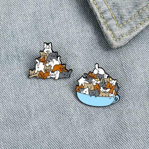 1Pcs 2021 New Fashion Cartoon Cute Animal Cat Brooch Clothes Badge Kids Backpack Icon Brooches Pins Women Accessories
