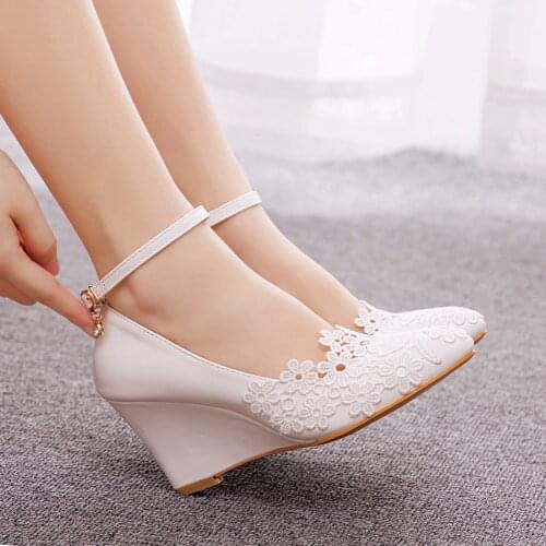 Crystal Queen Womens Wedding Shoes Bride Bridesmaid Dress Shoes 8cm Wedges High HELLSs White Lace Shoes Flower Female Pumps