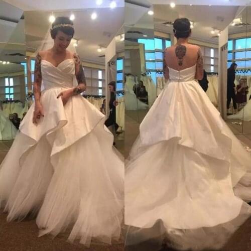 Strapless Ball Gown Wedding Dresses 2021 Sweetheart Neck Ruffles Satin Tulle Tiered Sweep Train Plus Size Bridal Gowns