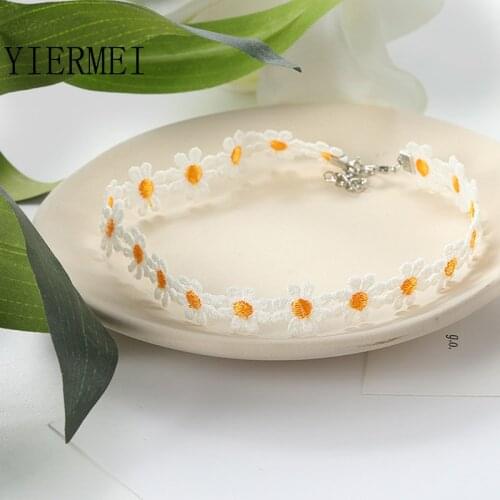 Classic Fashion Daisy Collar Women Lace Collar Party Casual Bohemian Yellow Flower Hippie Necklace White jewelry Bijoux