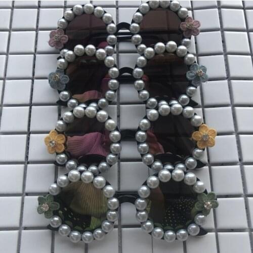 2019 Original 4 ladies sunglasses handmade half ribbon with pearl decorative border fashion sunglasses UV400