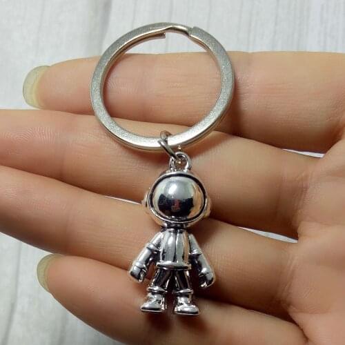 Metal 3D astronaut shape keychain handmade alloy key ring car keyring gift for man friend Key Chain Porte Clef