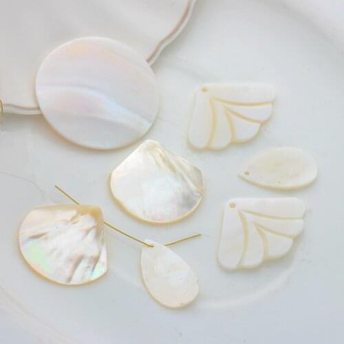 1pcs/lot 34*24mm Fashion Jewelry Natural Beads Natural Freshwater Shell Hand-Carved Ginkgo Leaf For DIY Jewelr Finding Beads