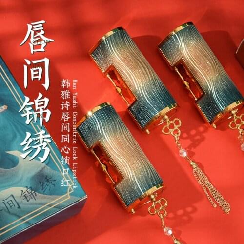 GlamColour Moisturizing Lipsticks