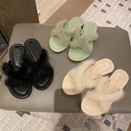 New Arrival Girl Luxury Fluffy Fur Slippers Ladies Indoor Warm Furry Fur Flip Flops Women Amazing Plush Fur Slides Wholesale Hot