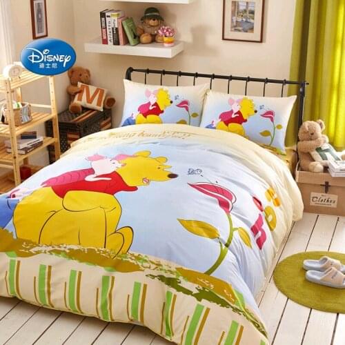 Disney Striped Yellow Winnie The Pooh and Debbie The Piglet Down Quilt Pillowcase Bedding Set Childrens Bedroom Decoration