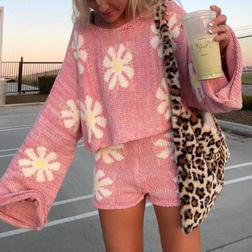 Autumn Winter Womens Flower Sweaters Top Fashion Girls Loose Knitted Pullover Sweater Stylish Long Flare Sleeve Knitwear Tops