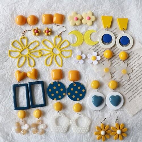 Summer yellow earrings female French retro trendy fashion sexy 2021 new earrings Korean temperament net red ins earrings women