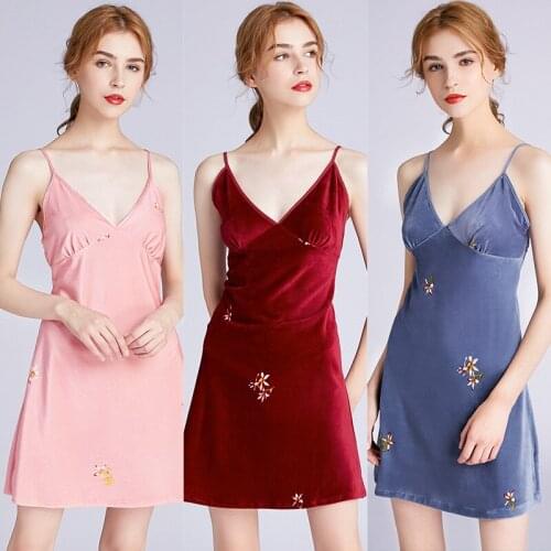 QUBILAH Gold Velvet Sleepwear Hanging Skirt Ladies V-neck Pajamas Autumn and Winter Long Sleeveless Nightdress Sexy Nightwear