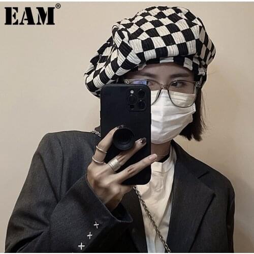 [EAM] Women Black Plaid Vintage Berets Hat New Round Dome Temperament Fashion Tide All-match Spring Autumn 2021 1DE2160