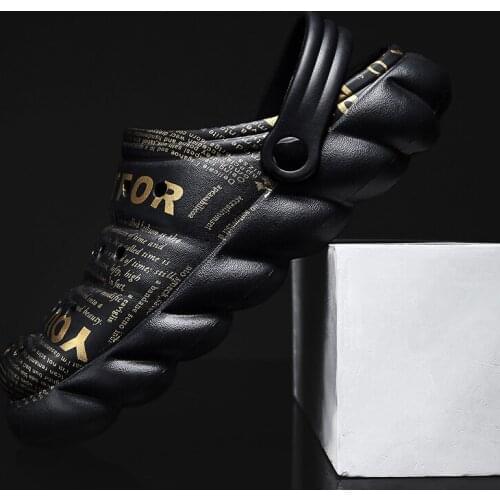 Mens Thick Soled Slippers Clogs Hole Shoes Summer Beach Black New Mens EVA Sandals Soft Leisure Sports High Quality Sandals Men