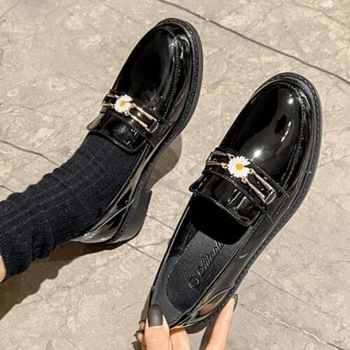 Student Daisy flower metal buckle oxford shoes woman flats round toe low heels loafers patent leather small leather shoes women