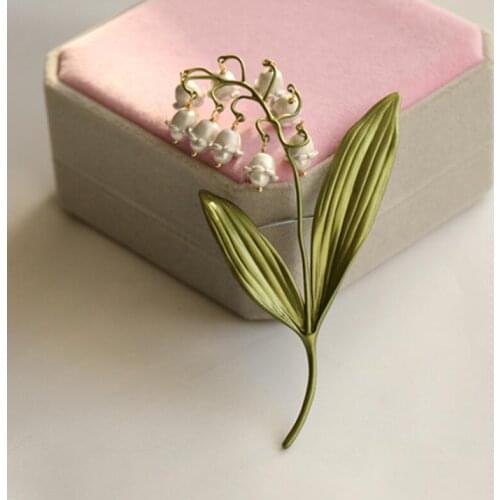 CSxjd High quality brooch jewelry Lotus leaf natural pearl Vintage brooch Womens wedding accessories