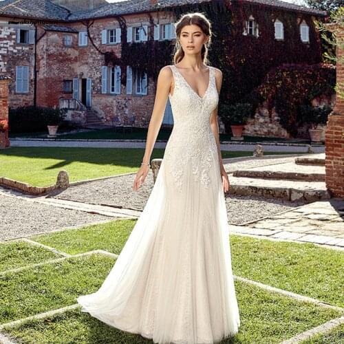 V-Neck Sleeveless Lace A-Line Wedding Dresses Tulle with Applique Backless Sweep Train Wedding Bridal Gowns With Buttons