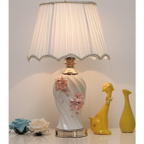 Modern Minimalist Ceramic Table Lamp European-Style Cozy Home Living Room Lamps Creative Nordic Study and Bedroom Bedside Lamps