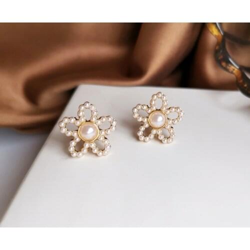 S925 needle Sweet Korean Flower Earrings Fashion Jewelry New Design Simulated Round Pearls Stud Earrings For Girl Student Gifts